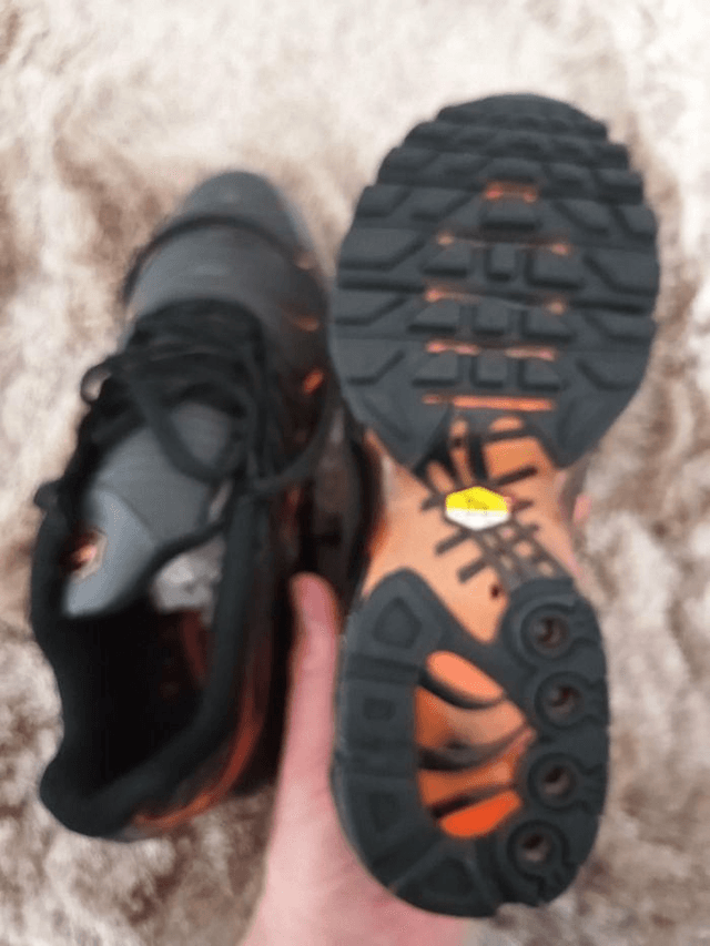  Tn noir et orange pour enfant- Pointure 40