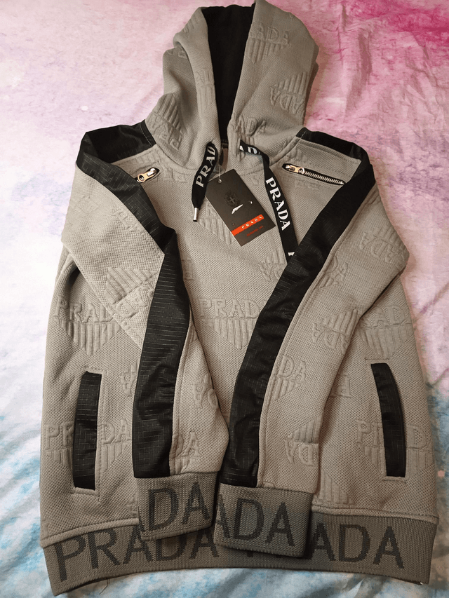 Pull gris " Prada" pour enfant 