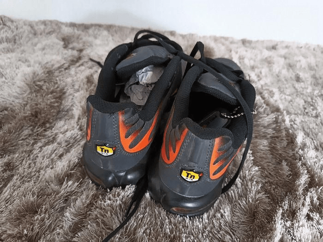  Tn noir et orange pour enfant- Pointure 40