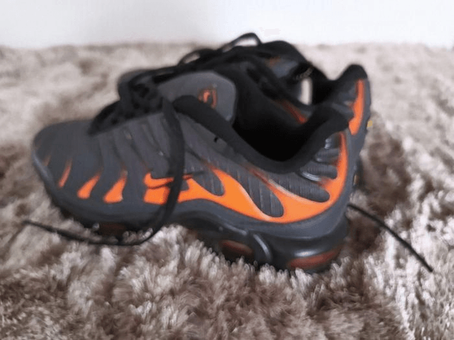  Tn noir et orange pour enfant- Pointure 40