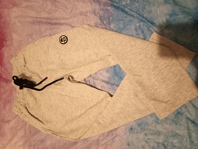 Ensemble de sport gris pour enfant