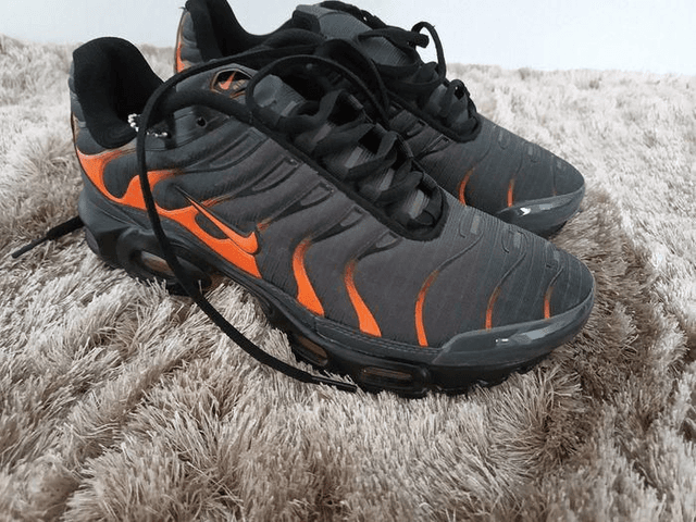  Tn noir et orange pour enfant- Pointure 40