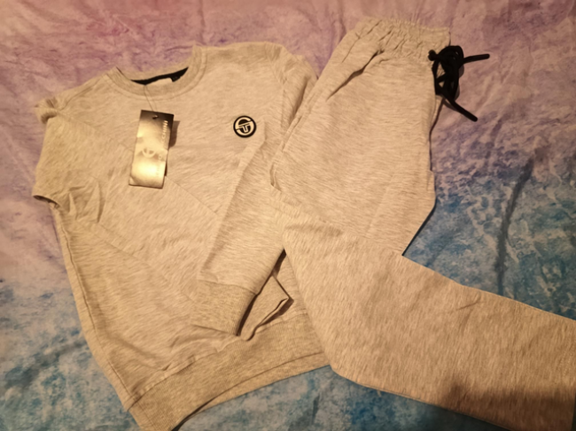 Ensemble de sport gris pour enfant