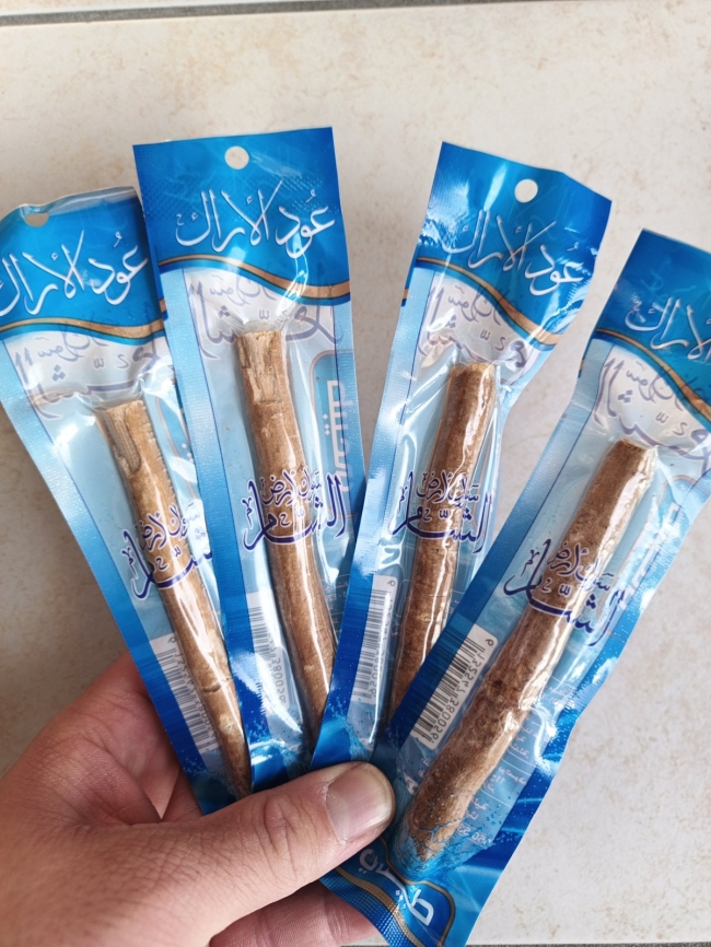 Lot de 4 siwak de la Mecque