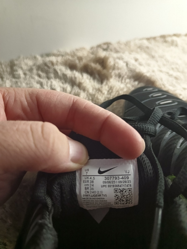 Tn noir et verte - Pointure 38