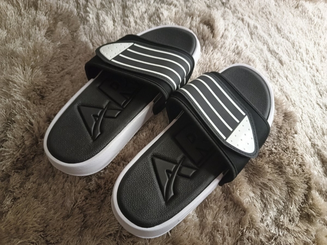 Claquette noir et blanche - Pointure 40